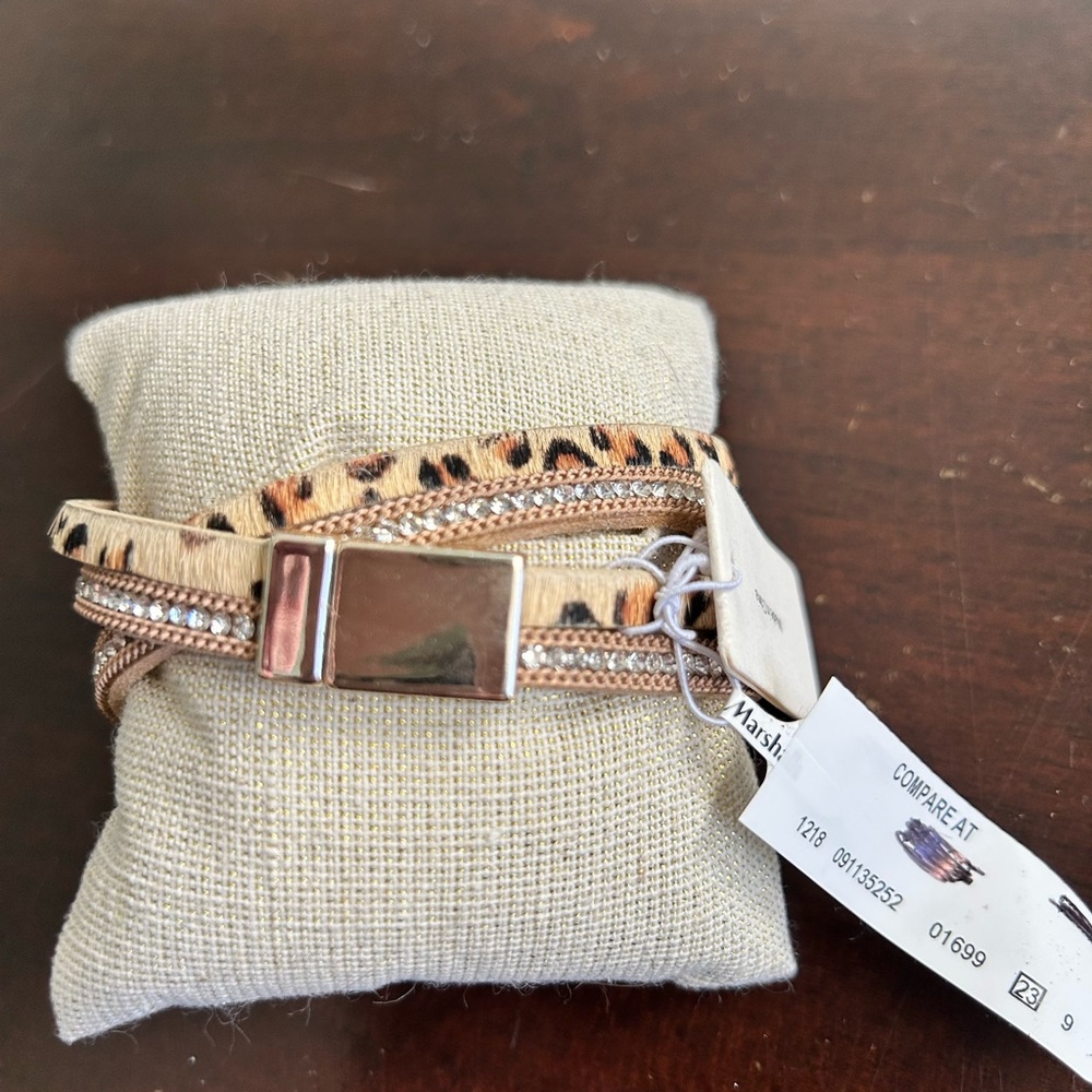 Brand new Saachi Playa leather wrap bracelet.